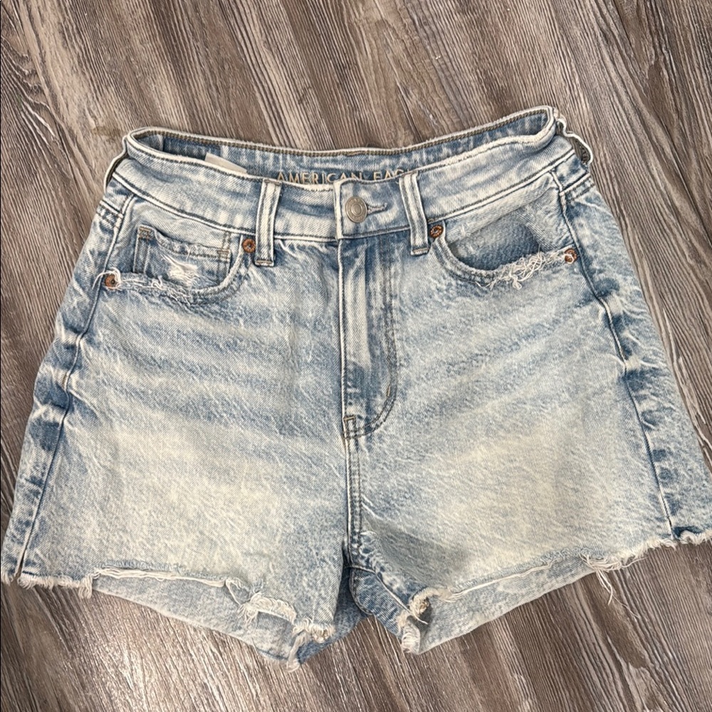 American Eagle Outfitters Women's Light Blue Denim Shorts mom shorts